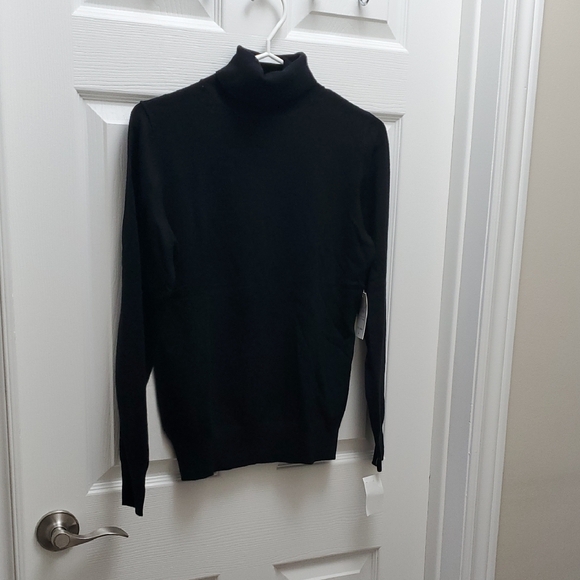 Cielo Sweaters - Cielo Classic Black Turtleneck Sweater